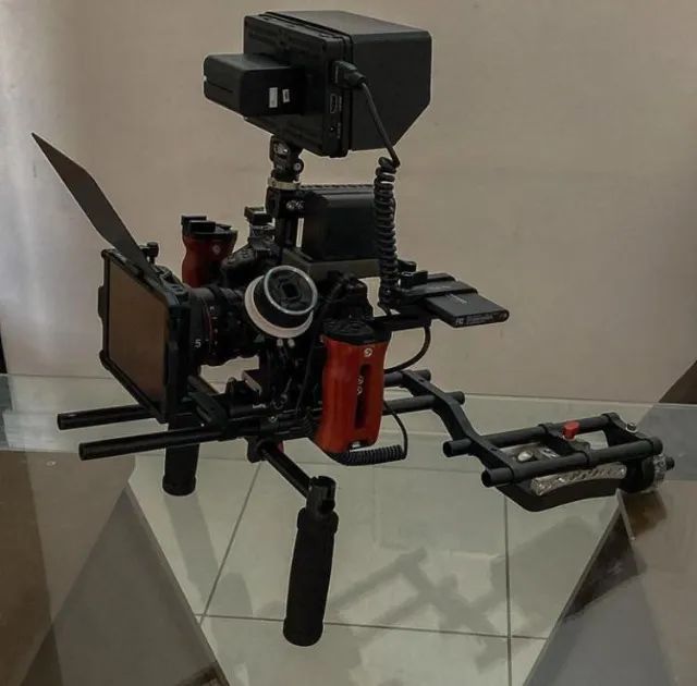 Black Magic 4K + Lente Cine manual + Acessórios + Completa