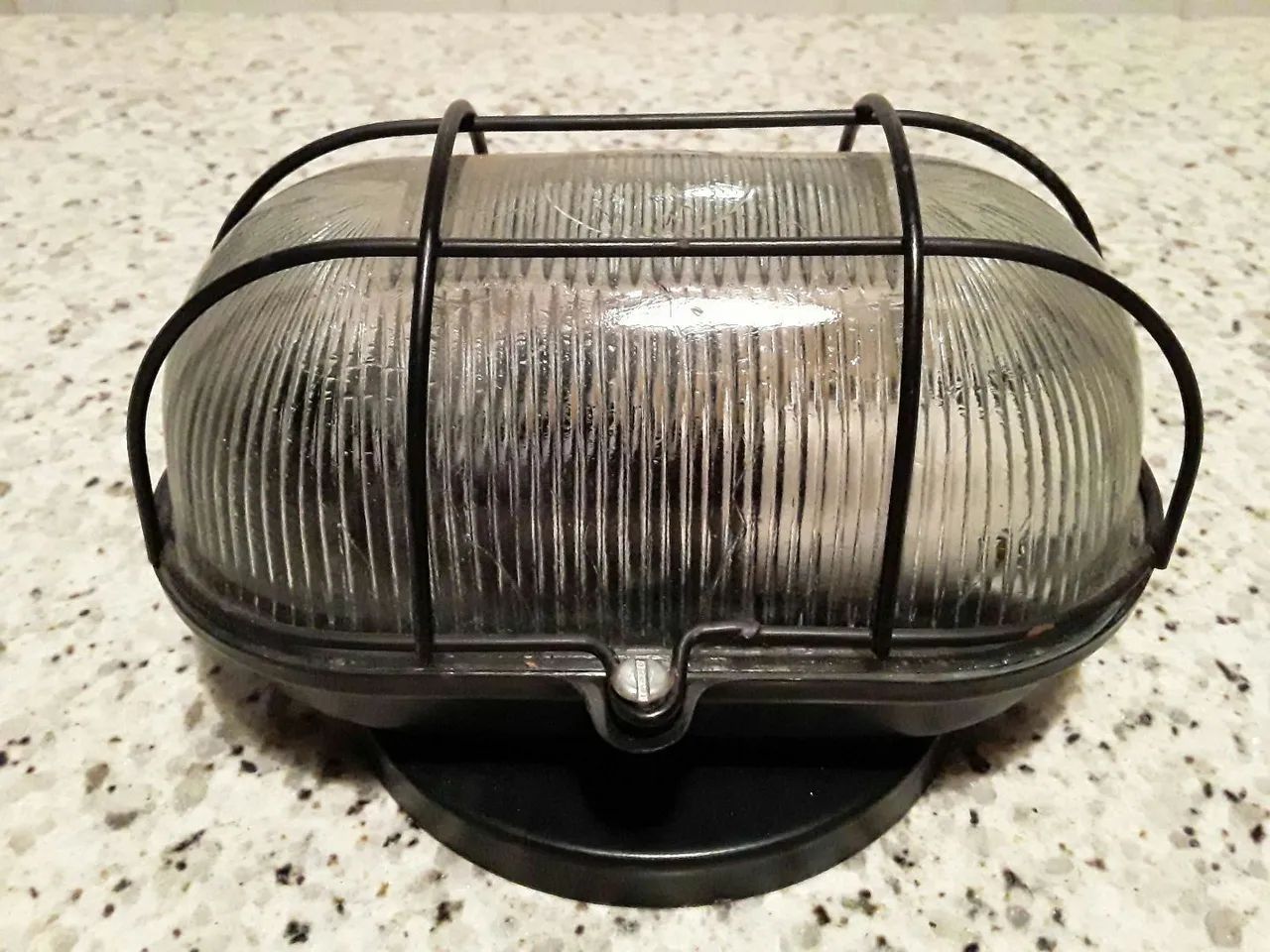 Luminárias tipo tartaruga com difusor em vidro e estrutura  em metal. - Foto 2