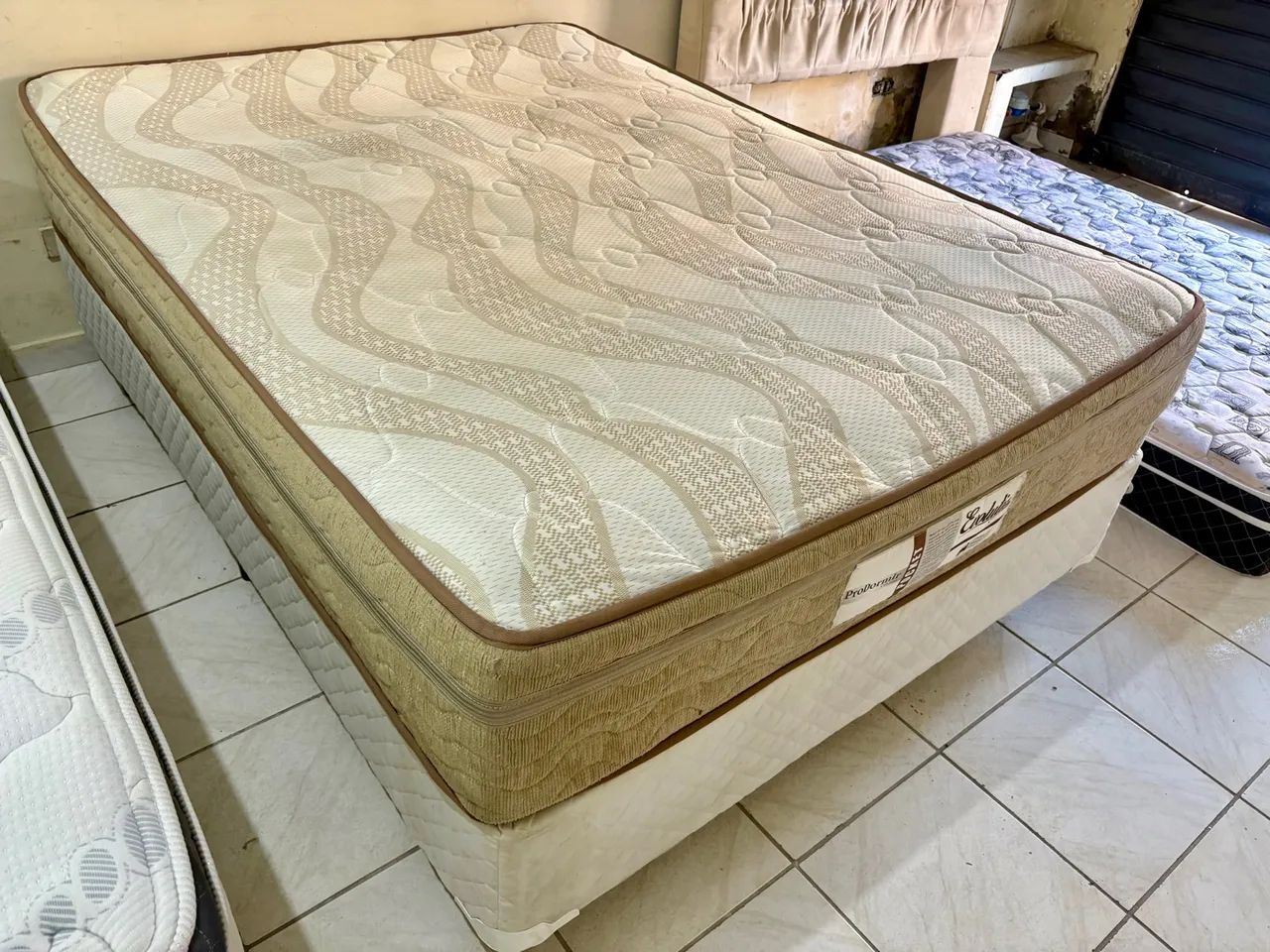Cama box de casal , cama de casal 