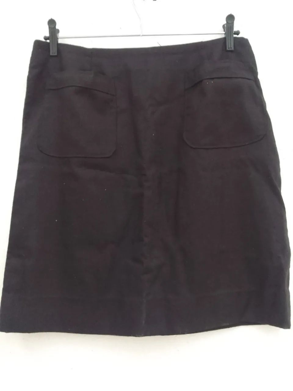 Brechó de vestidos e saias. Atenção local de entrega