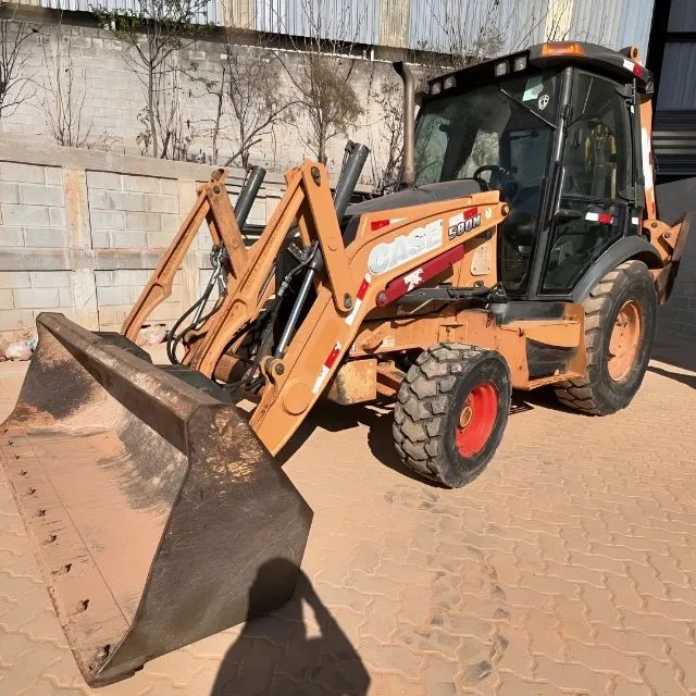 RETROESCAVADEIRA CASE 580N 4X2 ANO 2014