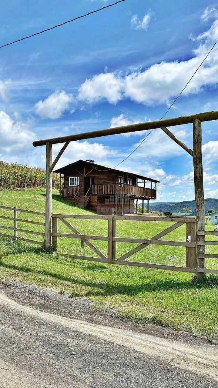 SÍTIO 1860 m², 3 dormitórios - Alto do Rio Lessa