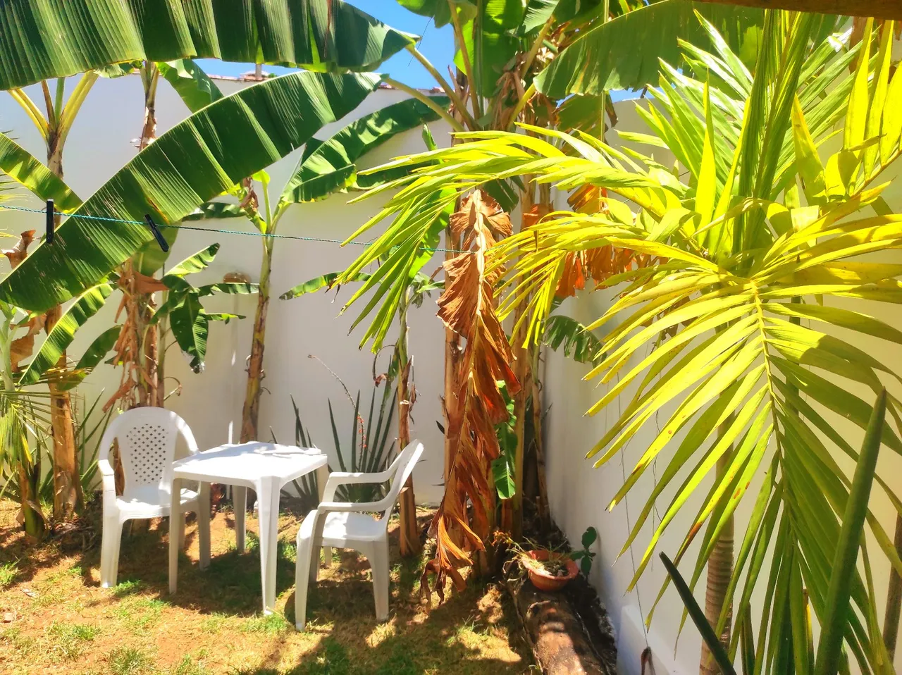 Tibau do Sul centro. Casa com jardim. Reformada. Decorada. Mobilada. Bom Gosto e Estilo.