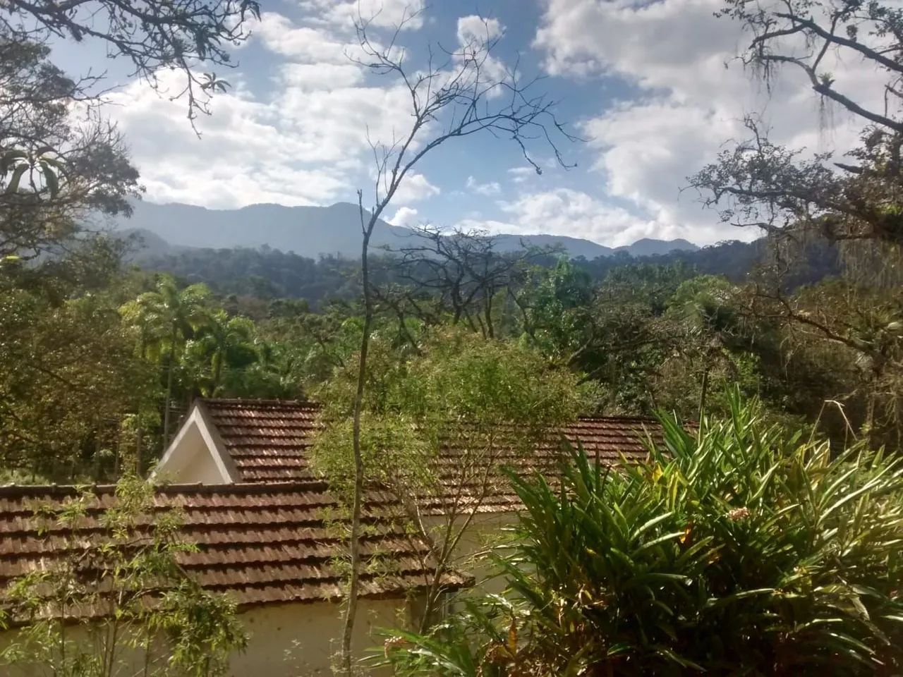 Sítio com casa , área com22.200m²