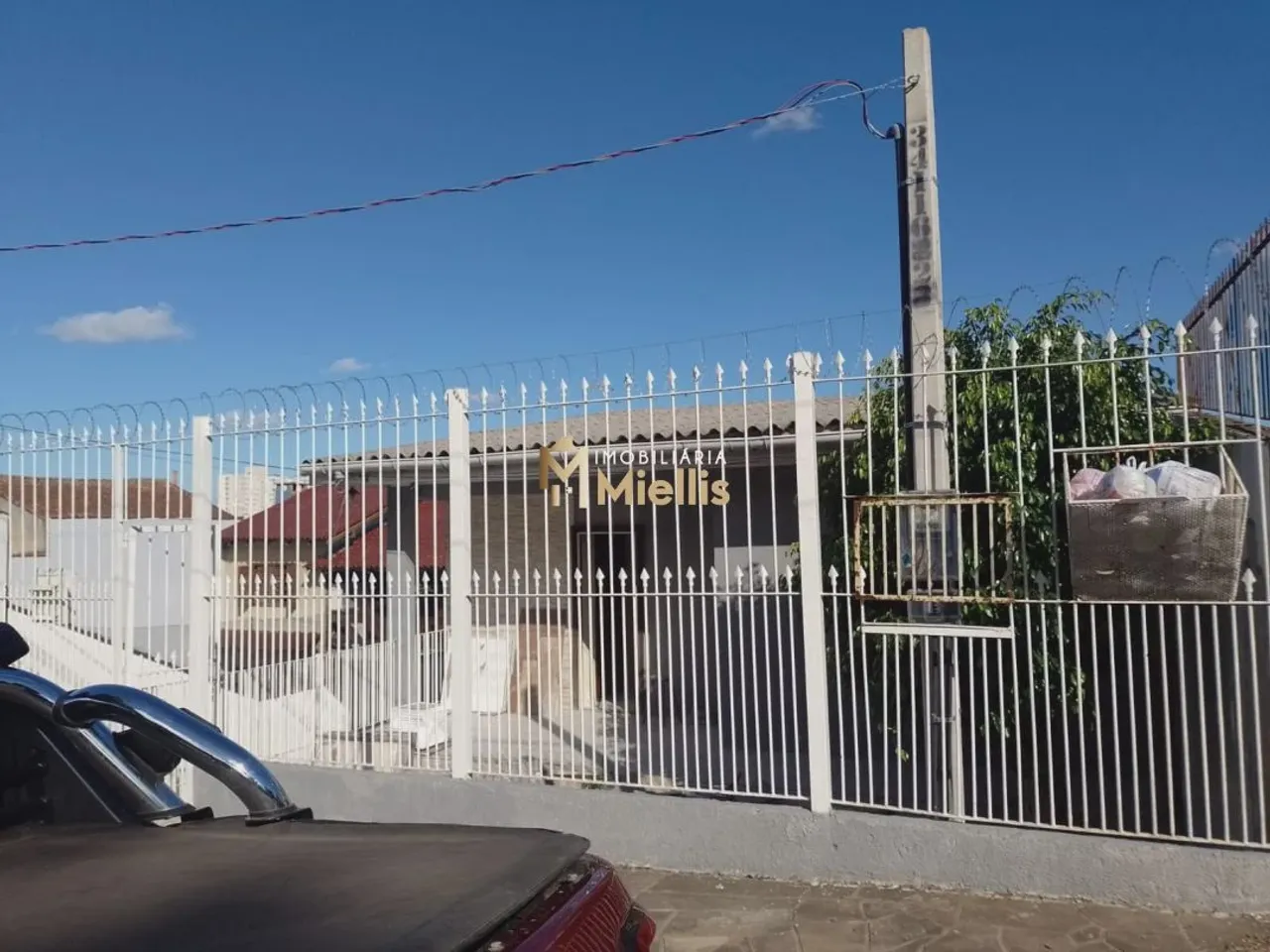 Imóvel para venda possui 222 metros quadrados com 3 quartos em Parque Santa Fé - Porto Ale