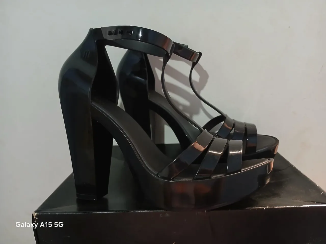Sandália Plataforma Melissa Preta - Elegância e Conforto!