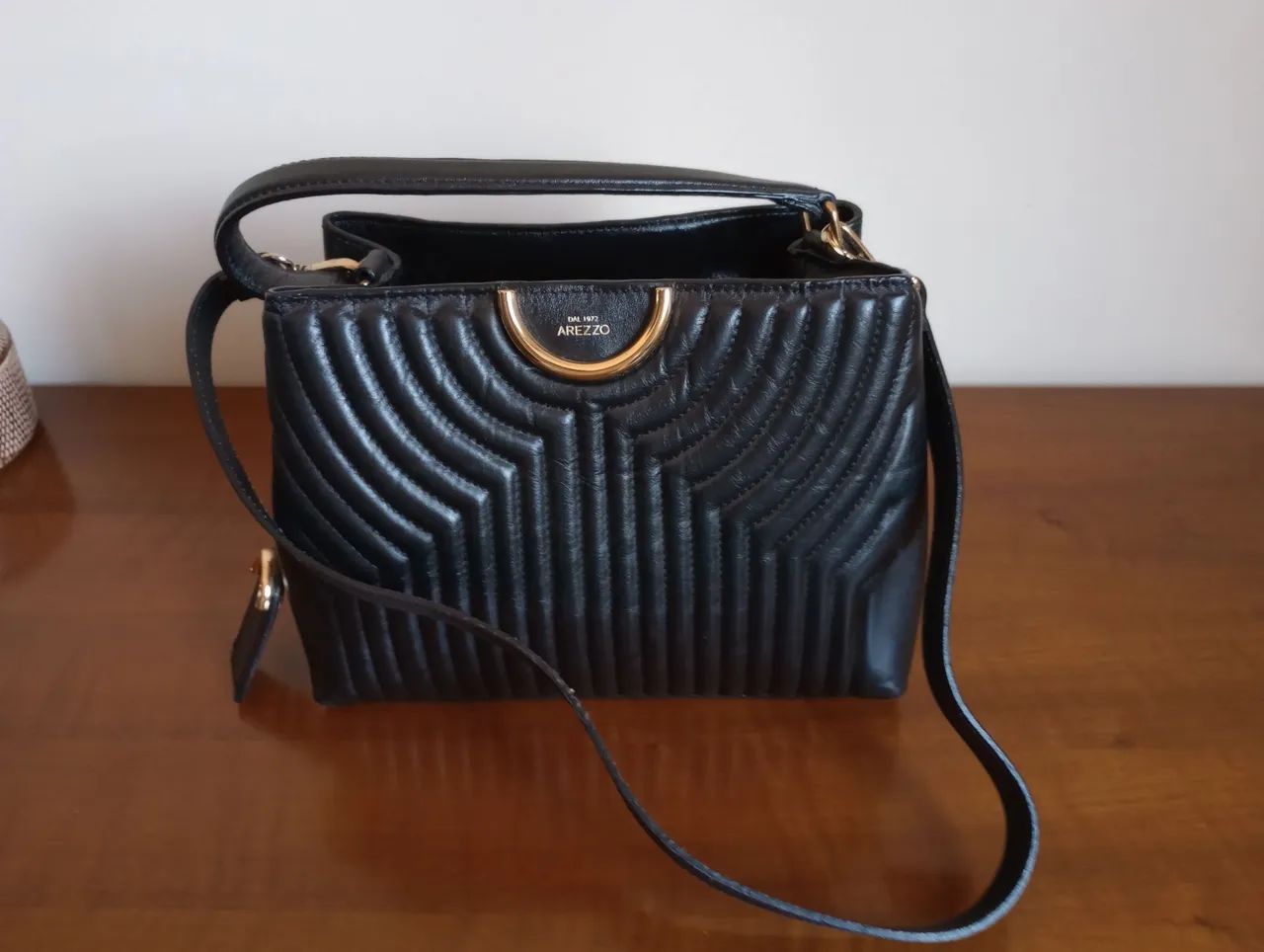 Bolsa Arezzo Couro Preta Média Nova - Foto 3