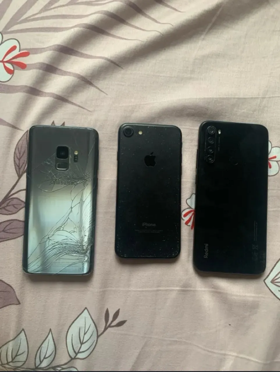 3 smartphones para retirada de peças