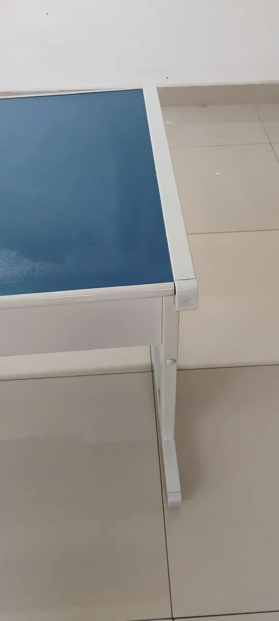 Escrivaninha com bandeja para teclado - Foto 4