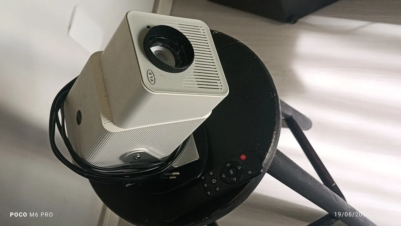 Projetor Portátil - VLX