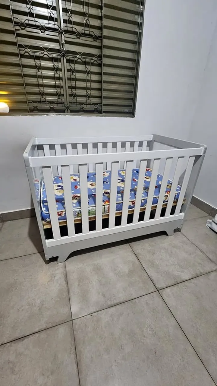 Berço estilo retrô com colchão - Até 12x