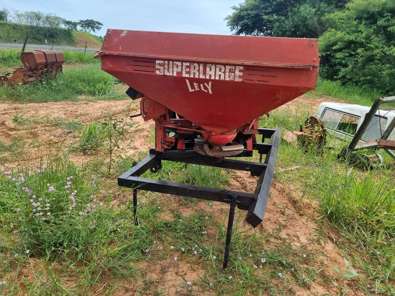 Semeadeira Superlarge Lely