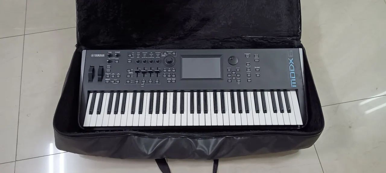 Yamaha MODX6 em estado de novo - Foto 4