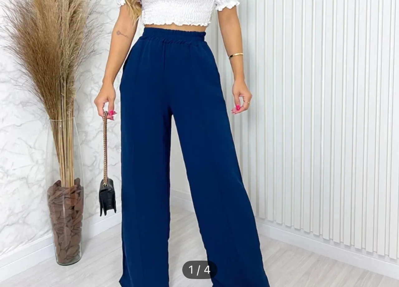 Calça pantalona azul marinho e bege