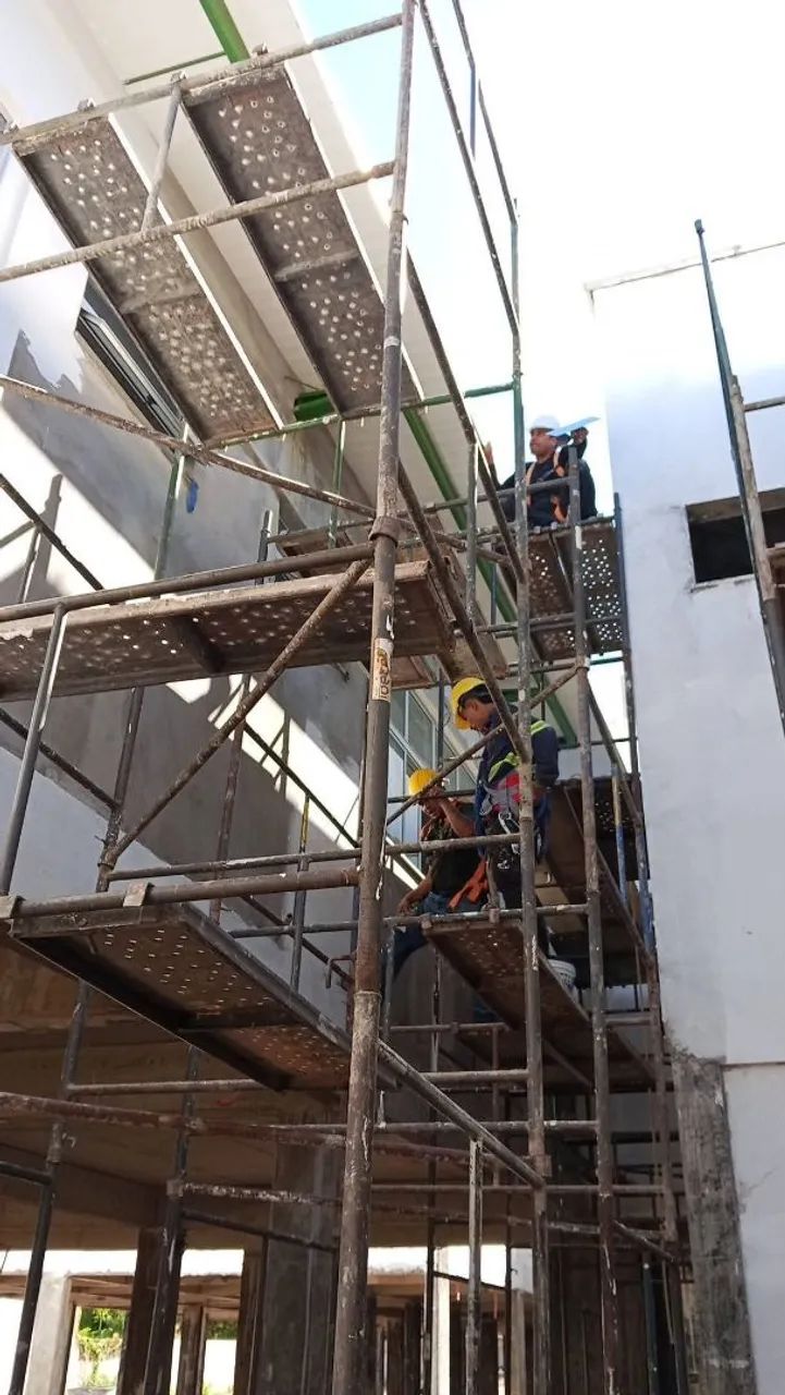 Preciso de 2 ajudantes de obra - Foto 2