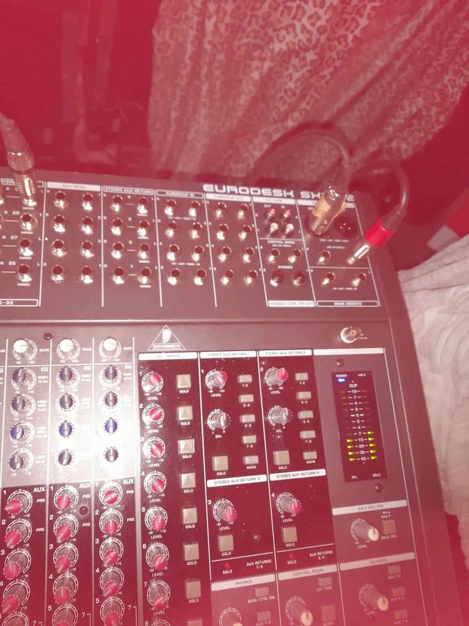 MESA BERHRINGER 32 X8 ESTADO DE NOVA  - Foto 4