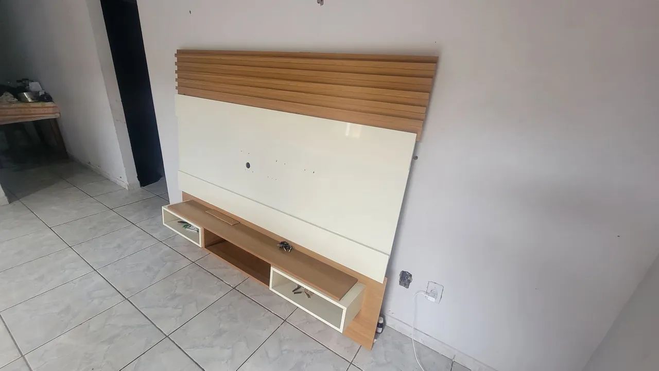 Painel de TV Moderno com Rack - Amadeirado e Off-White - Foto 3