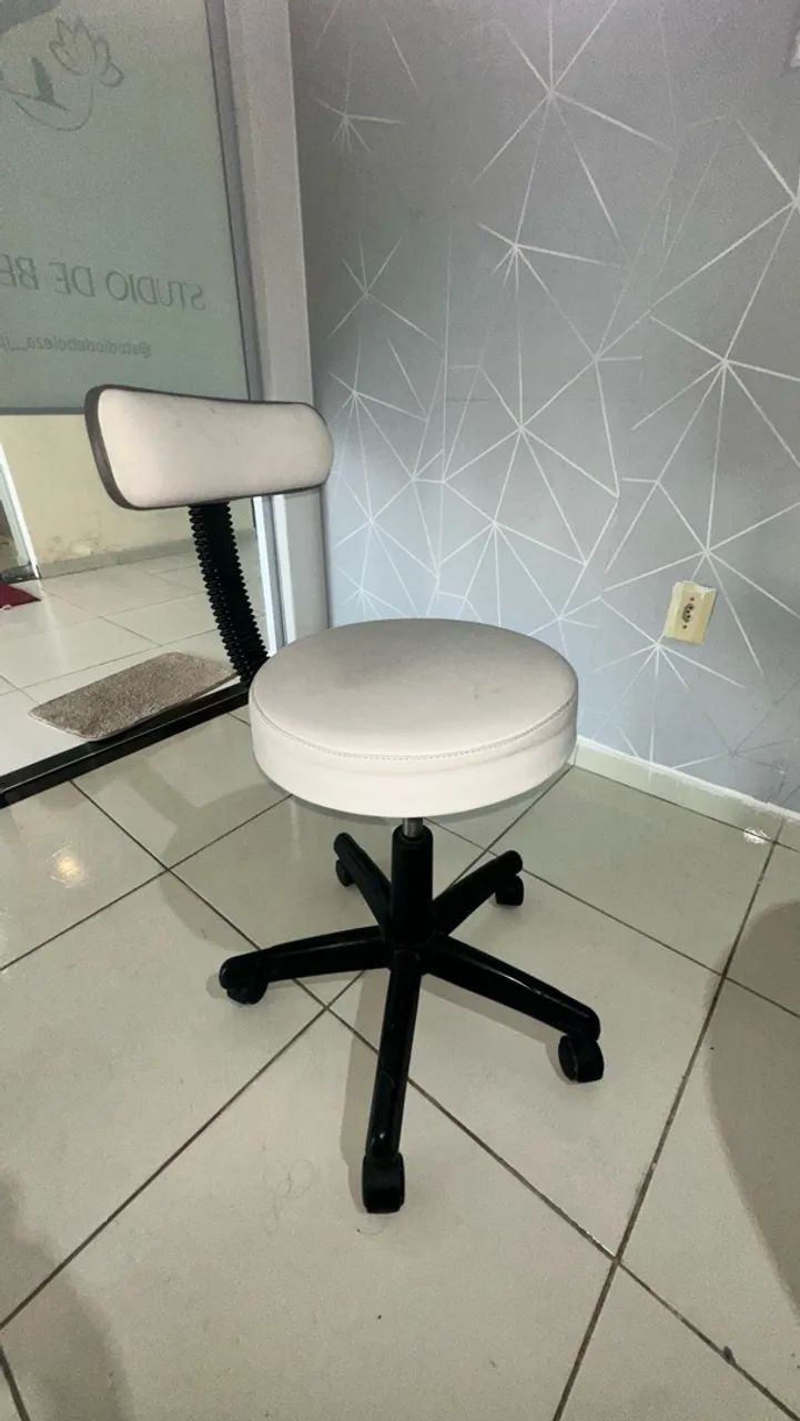 Mocho giratório para estética