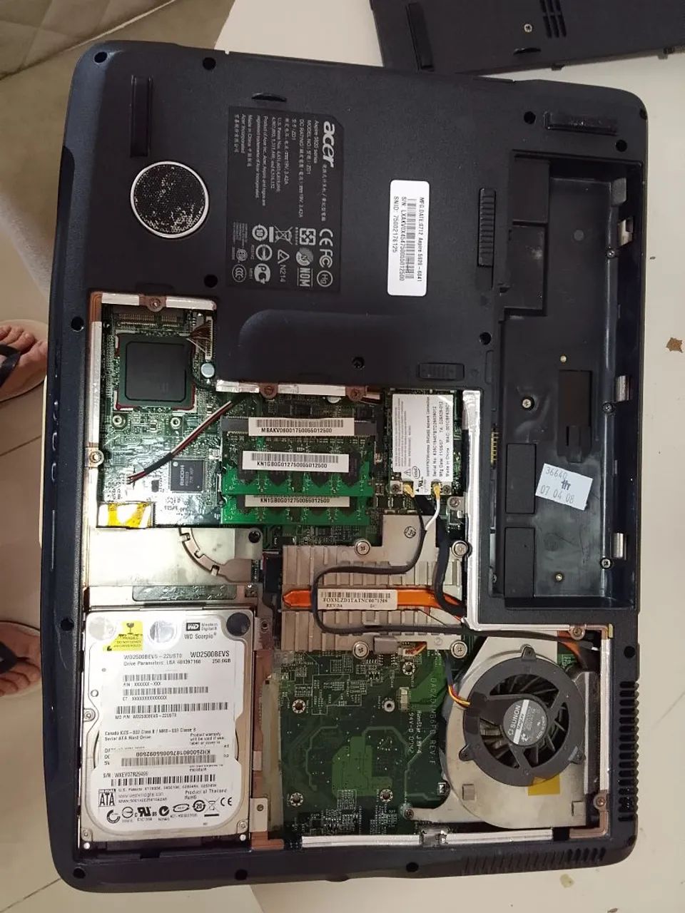 Vendo notebook defeito tela quebrada ,o restante tudo funciona