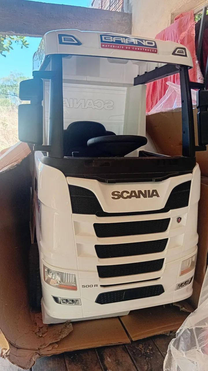 Miniatura de caminhão scania, tem partida, anda e Com som. - Foto 3