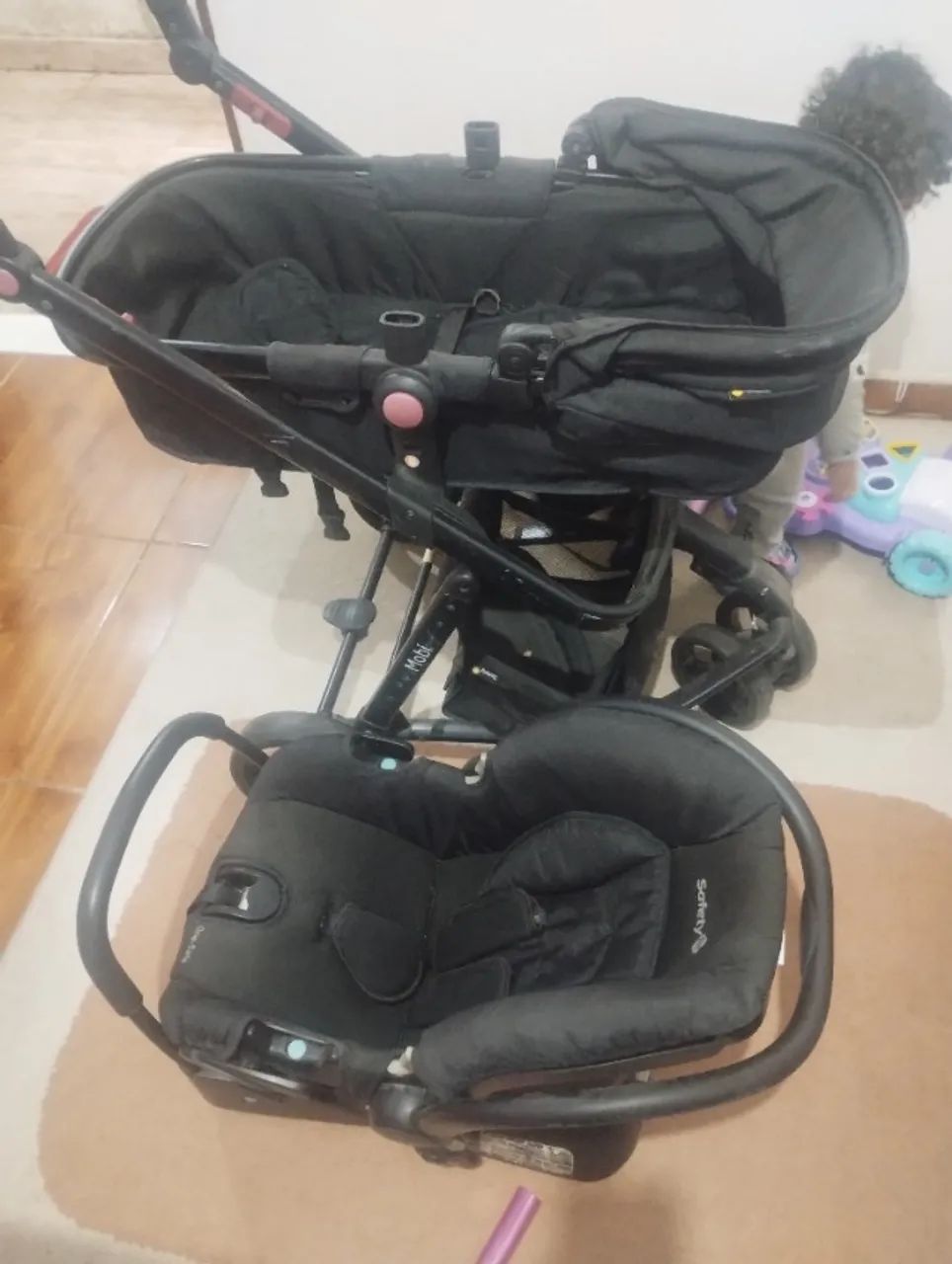 Vendo kit carrinho e bebê conforto marca safety 1st 