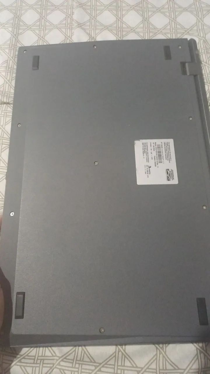 Notebook com pequeno vazamento na tela  - Foto 2