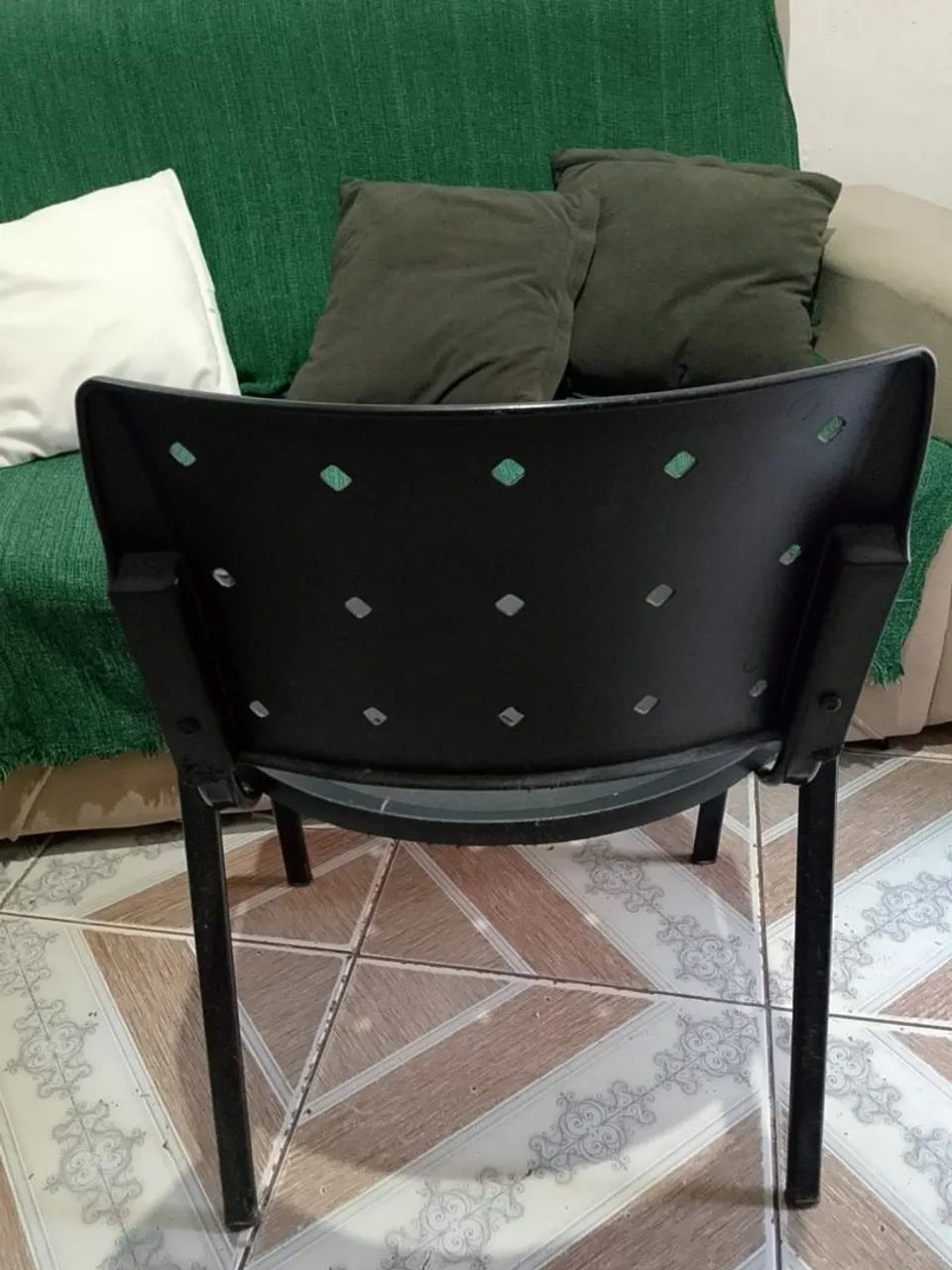 Cadeira de Escritório Preta- Seminova - Foto 2