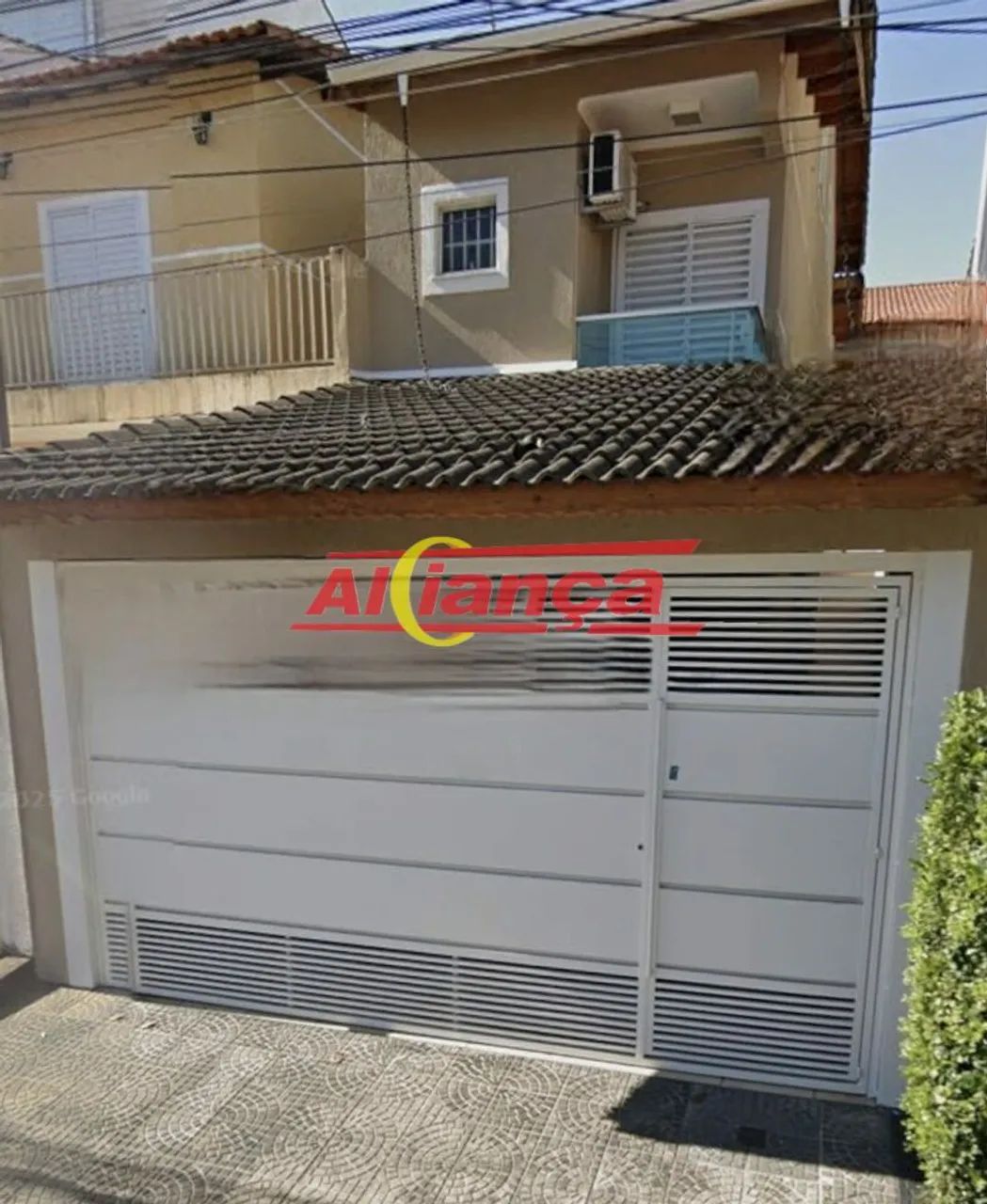 Sobrado com 3 quartos 3 banheiros no Jd. Santa Clara