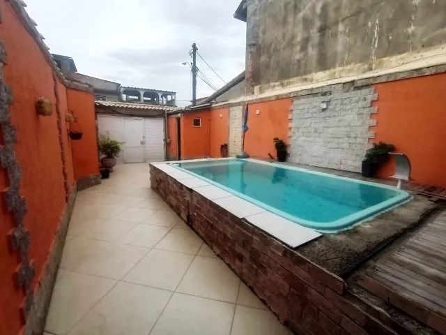 REALENGO CASA COM PISCINA 3 QUARTOS 