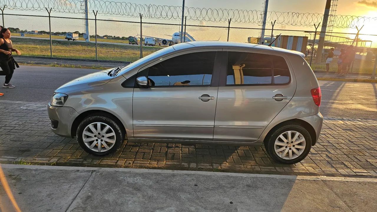 Volkswagen Fox Fox 1.0 Mi Total Flex 8V 5p 2012