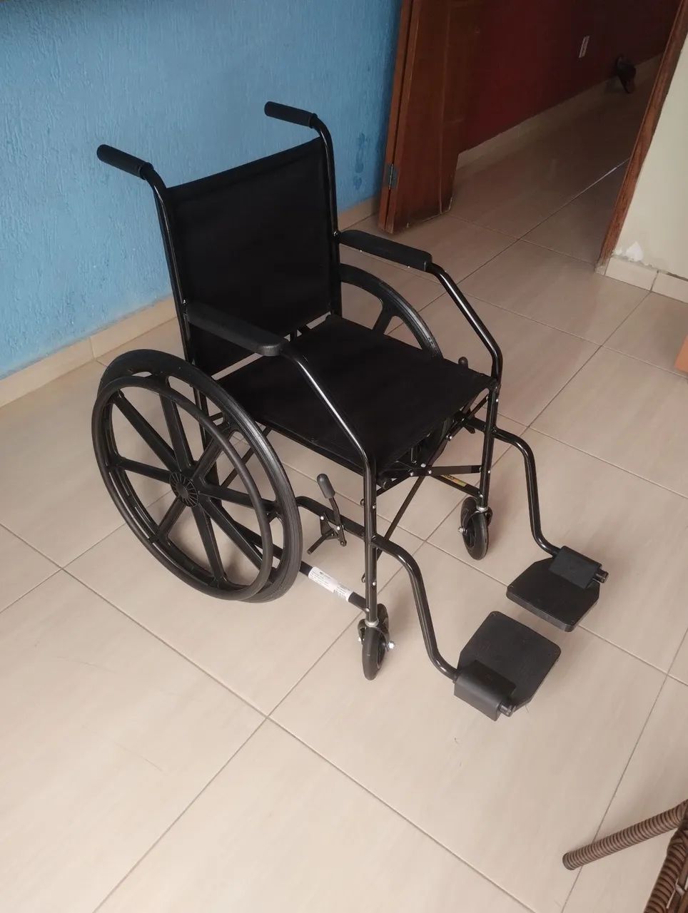 Cadeira de rodas Semi nova - Foto 3