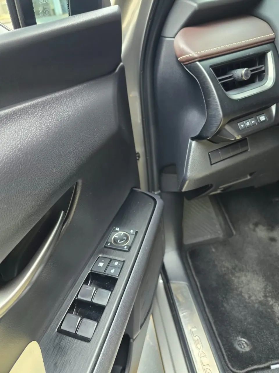 Lexus UX-250h Luxury 2.0 16V Aut.(hybrid), foto 14 de 19