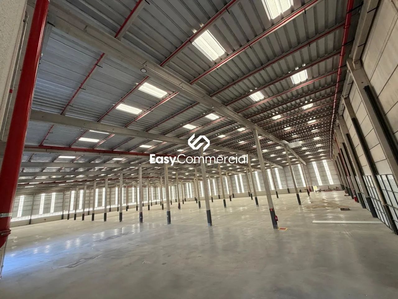 Galpão de 5.300 m² com docas em Extrema MG - Foto 2