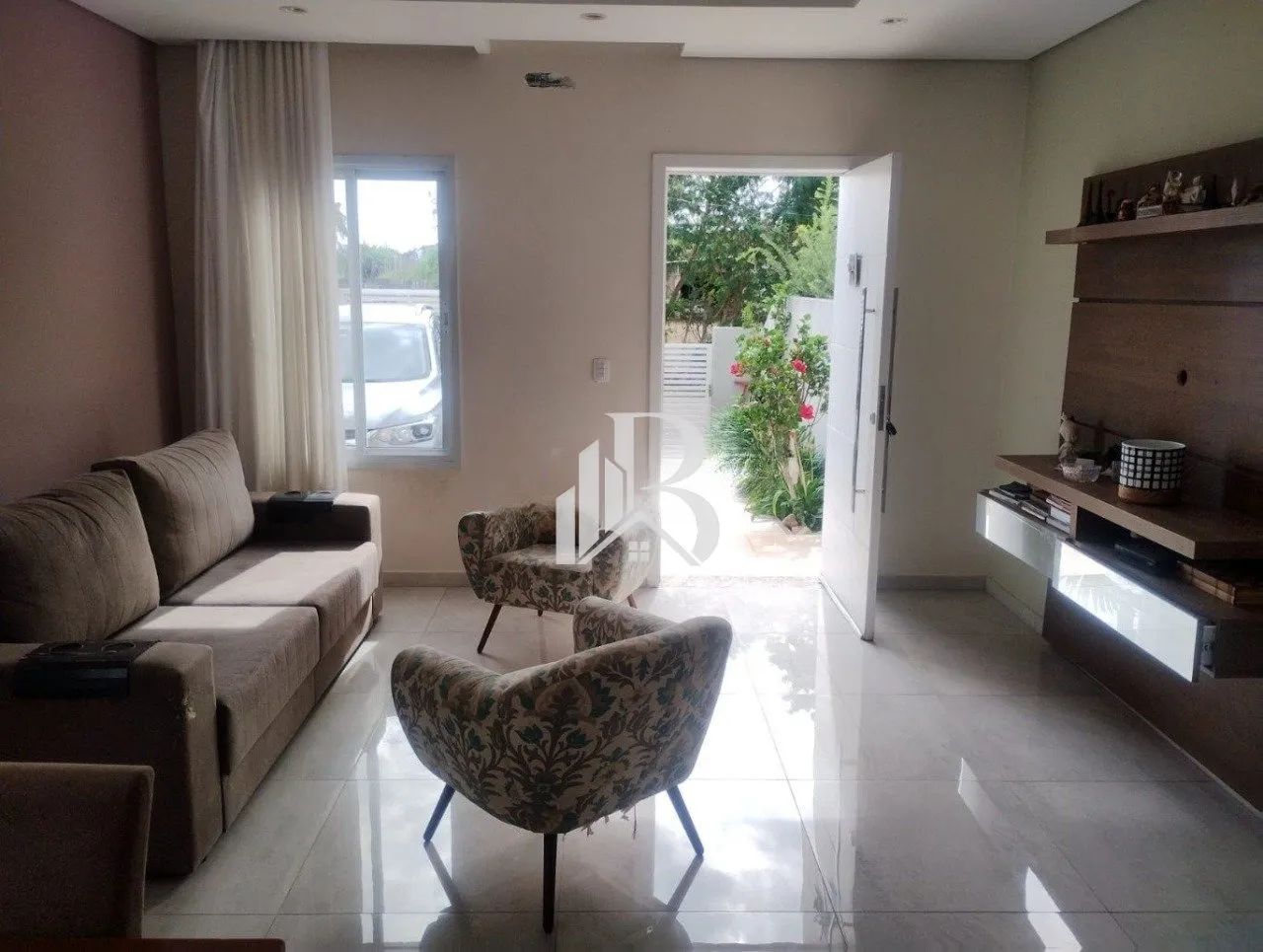 Casa com 162m, 3 quartos, 2 suítes e 2 vagas no bairro Carianos - Foto 2