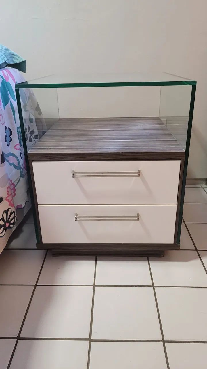 Mesa de cabeceira 54,5 x 60 x 67,5cm