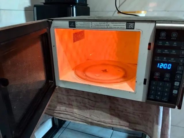 Micro-ondas 30L Eletrolux - Foto 2