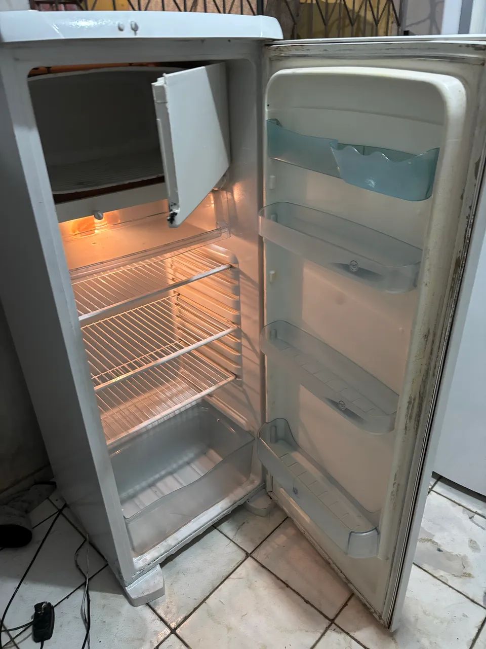 Geladeira Eletrolux (Frete grátis) - Foto 2