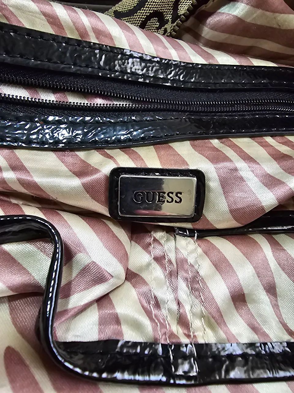 Bolsa de ombro marca guess. - Foto 4