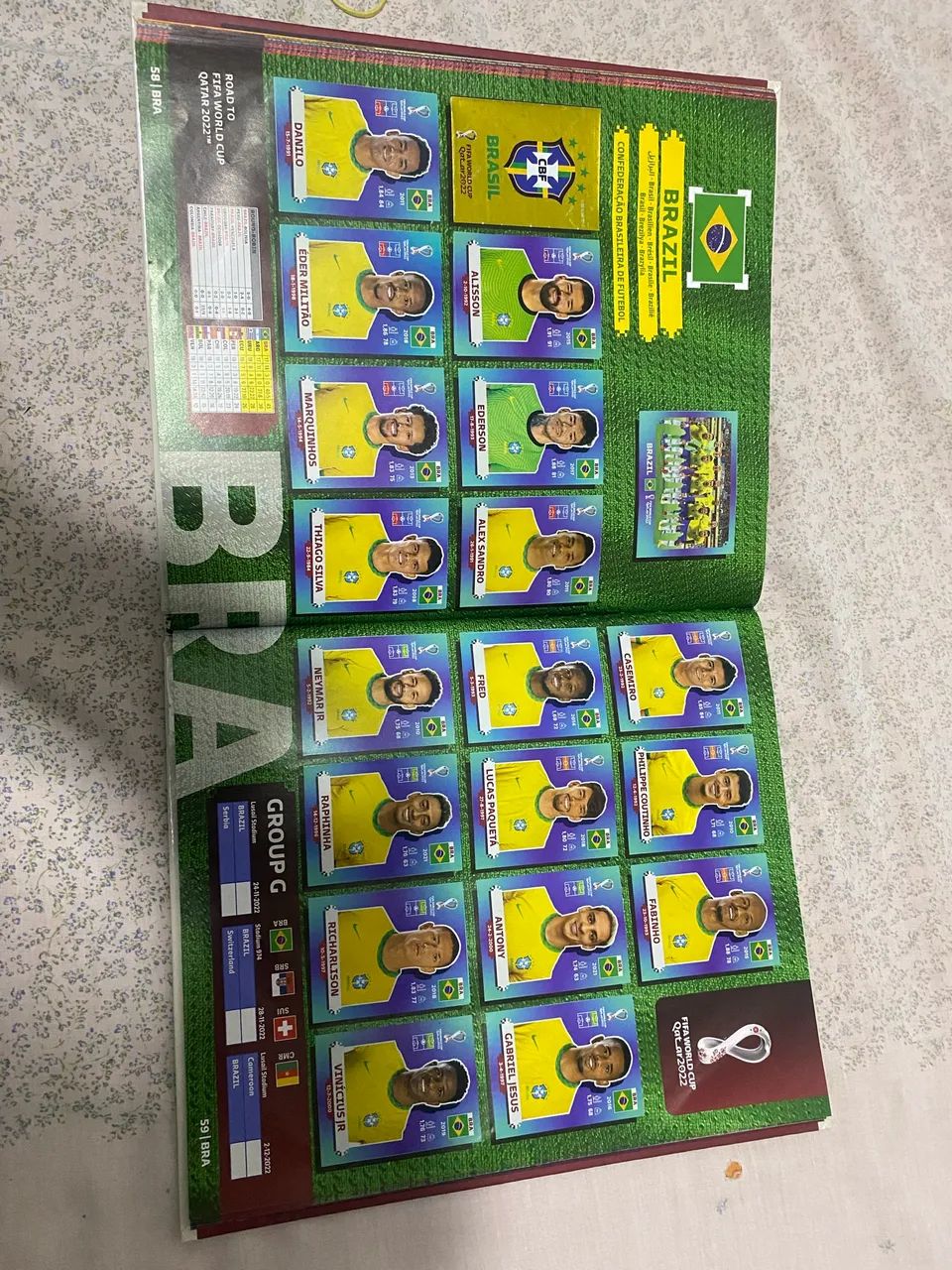 Kit com 2 álbuns da copa 2018 e 2022 capa dura completos - Foto 2