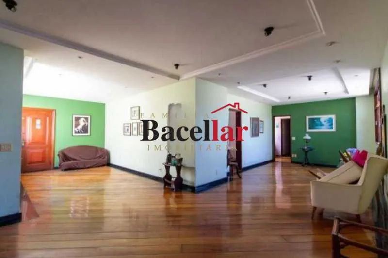 Cobertura : Linear / Residencial / Flamengo