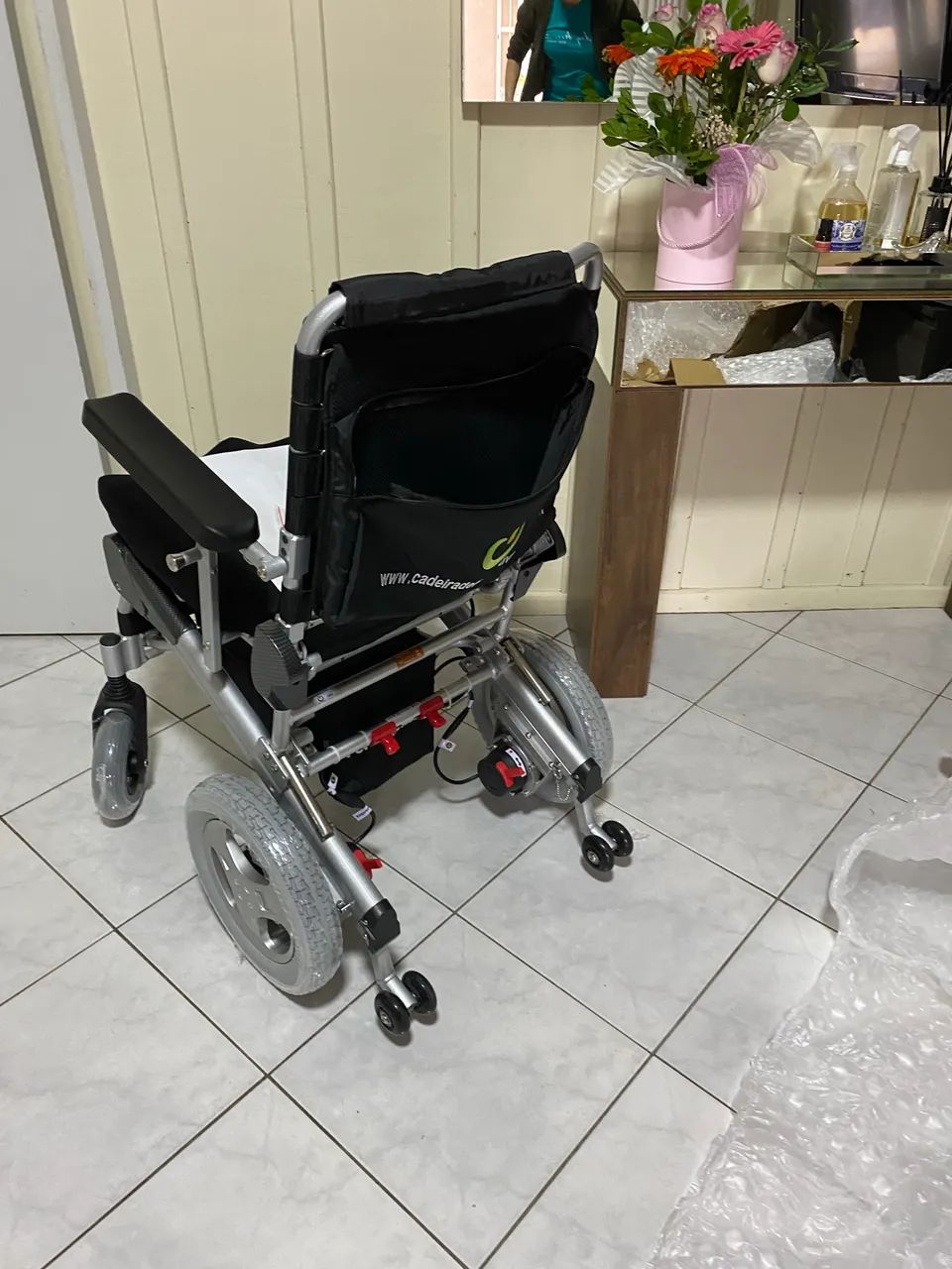 Cadeira de rodas motorizada 