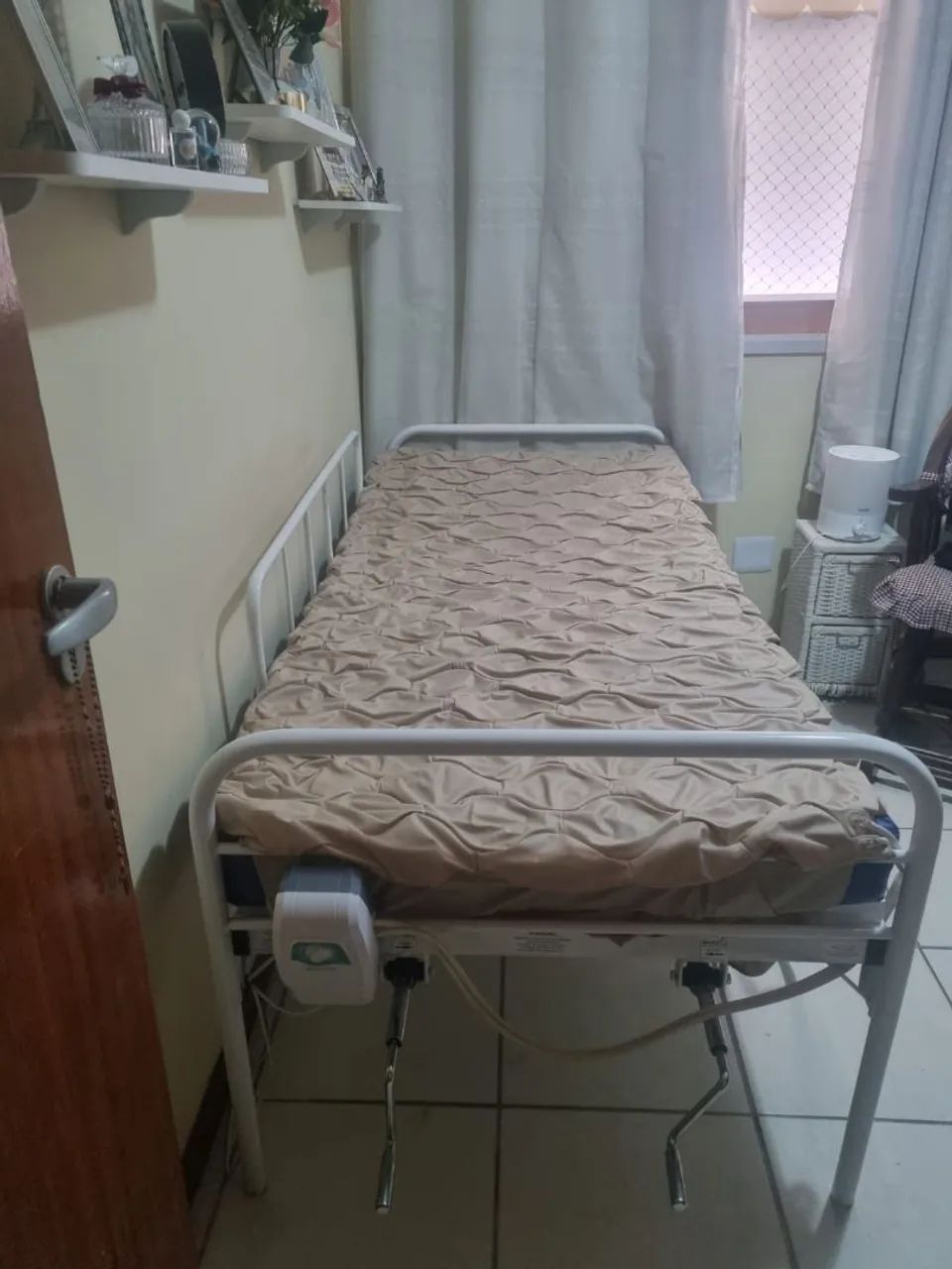 Vendo Cama hospitalar com colchão pneumático - Foto 3
