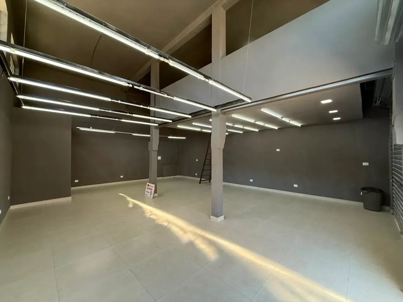 Ponto Comercial de Esquina para alugar no Mogilar