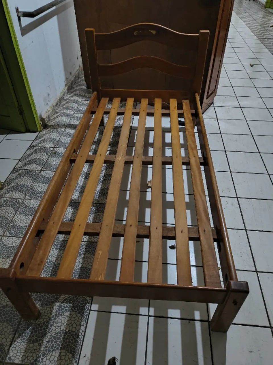 Vendo cama e cômoda e guarda roupa  - Foto 2