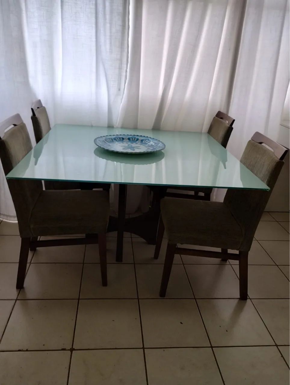 Mesa com as cadeiras - Foto 2