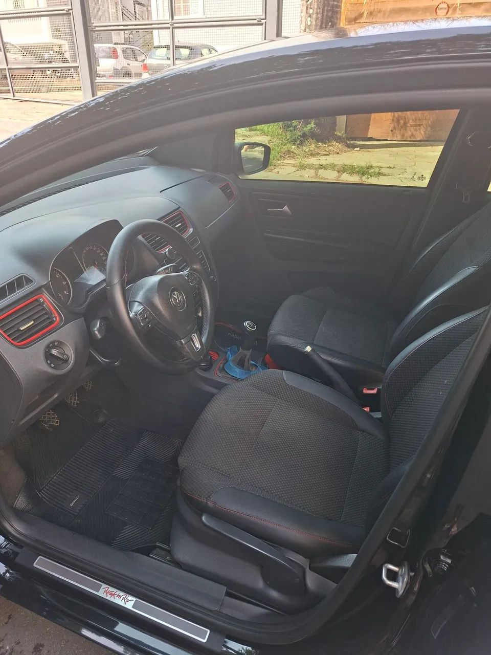 Volkswagen Fox Rock IN RIO 1.6 MI Total Flex 8V 5P 2014 - Foto 6