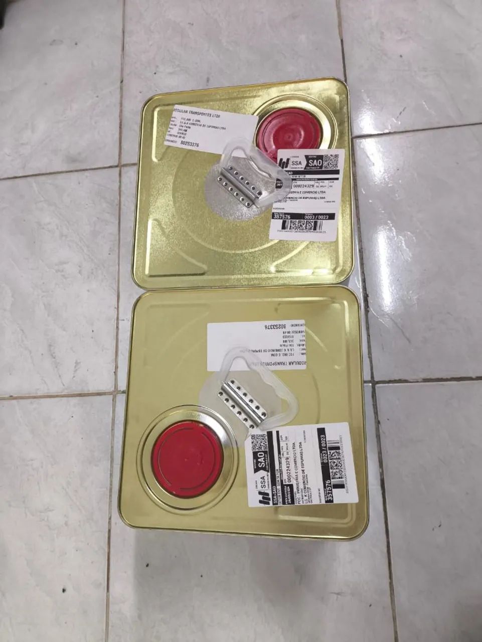 Latão de Cola Adesiva de contato - 14 Kg. Cola de contato para sapateiros, manutenção, etc - Foto 6