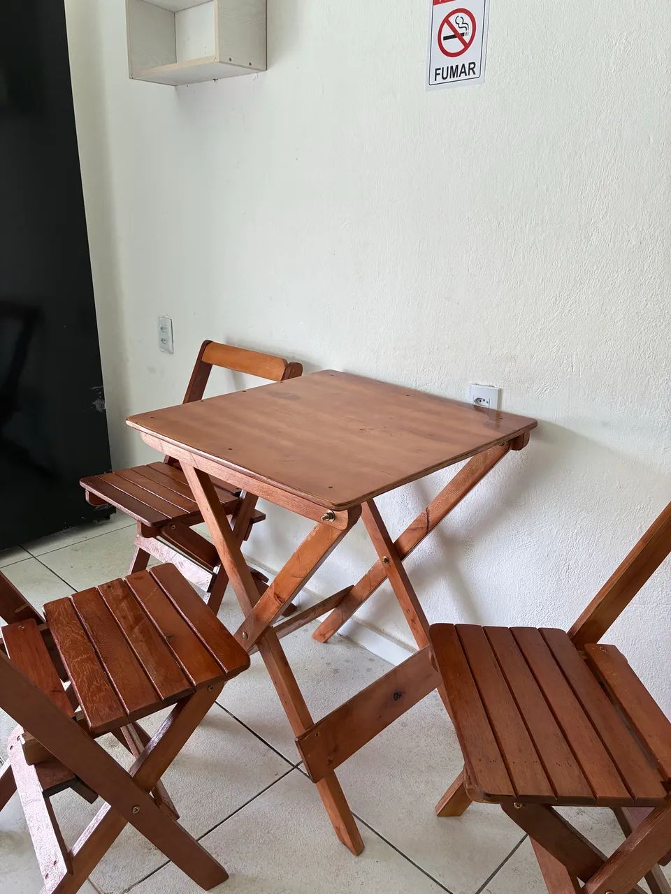 Balcão, prateleira e conjunto de mesas e cadeiras.  - Foto 5