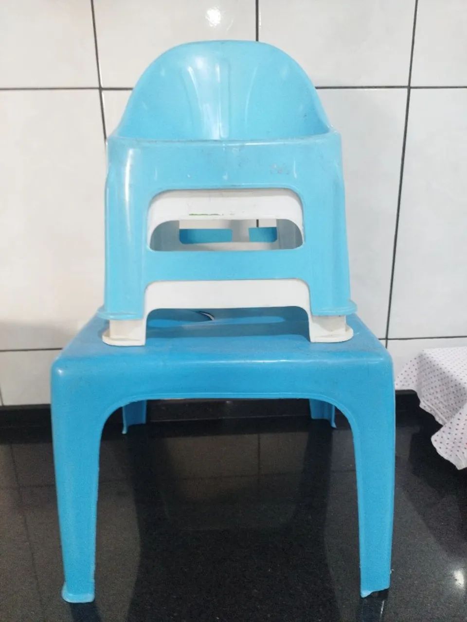 Mesa infantil com 2 cadeira