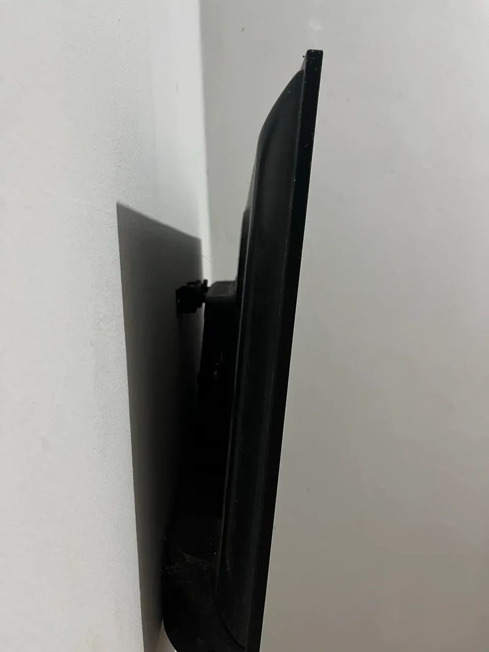Vende-se Smart TV 32 polegadas para parede( sem pés) - Foto 2